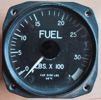 Fuel Quantity Indicator: Pacitor fuel gauge - Cap 3150 LBS