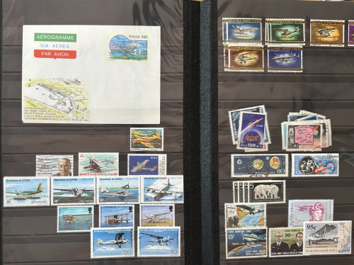 Album mit Luftfahrt-Briefmarken